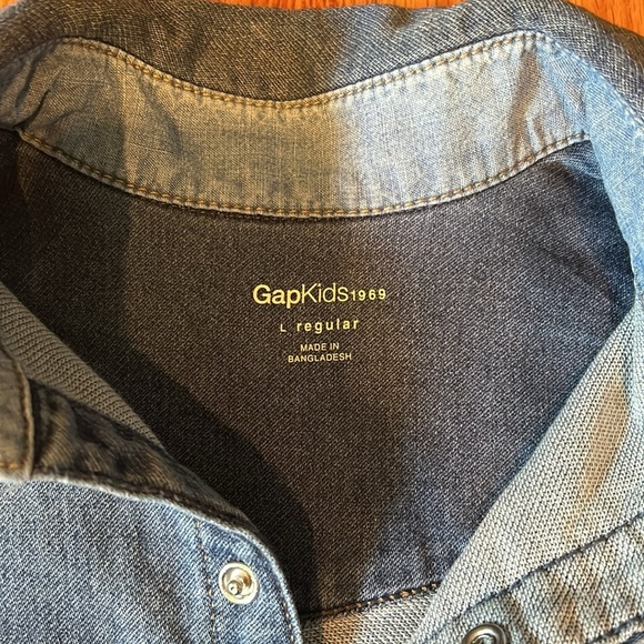 NWT Gap Kid’s Denim Button Down Size Large - Picture 2 of 4